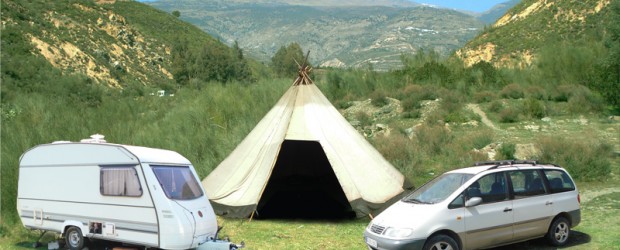 Andra vändan i Andalusiska solen Vi är ute på ett uppdrag. Att hitta en bit mark i paradiset där vi kan slå oss ned och skapa en plats där vi kan växa. Sollandet i sikte...